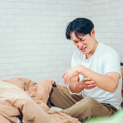 過呼吸、手足のしびれ、脱力、もうろう状態