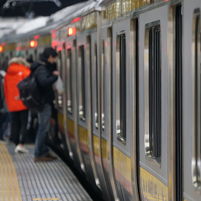 人前で倒れても、誰も助けてくれないのではないか