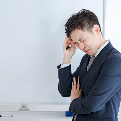 人前で字を書くと手が震える